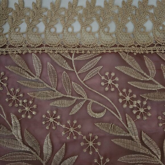 Burgundy lace table runner(s) - 2 listings - Picture 6 of 8